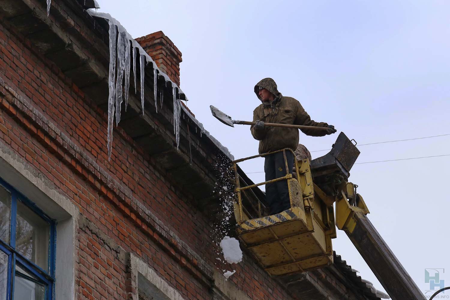 Как обеспечить надёжность кровель зданий при снеговых нагрузках