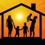 Около 624 тыс. семей с детьми взяли семейную ипотеку с момента запуска госпрограммы